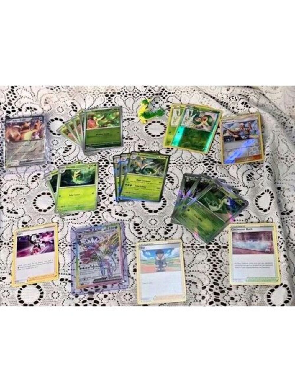 Pokemon Bundle Snivy, Servine, Serperior, and Hydreigon EX with Figure 18 cards